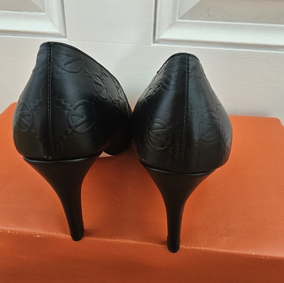 Valentino By Mario Valentino Clara Pump NEW - Picture 8 of 11